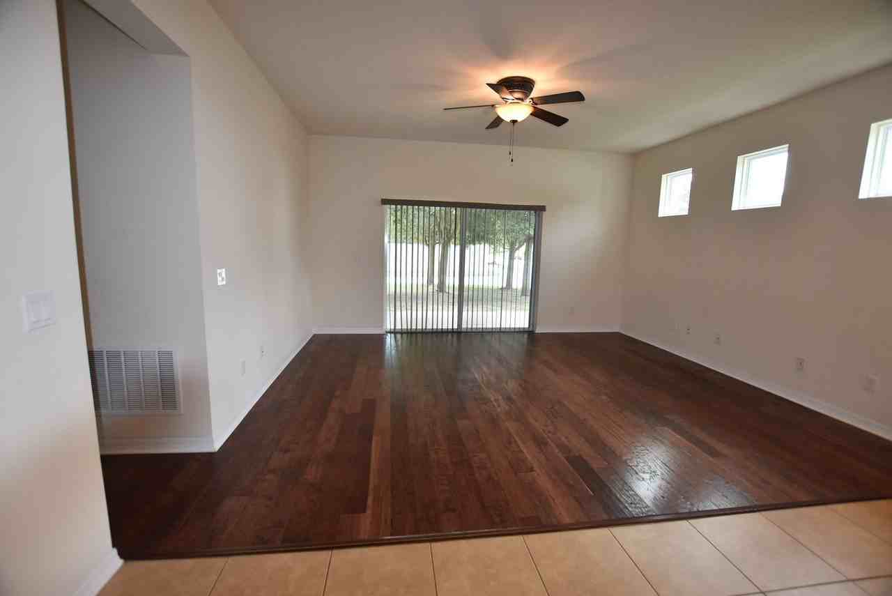 708 Lake Tarpon Way - Photo 4 of 26