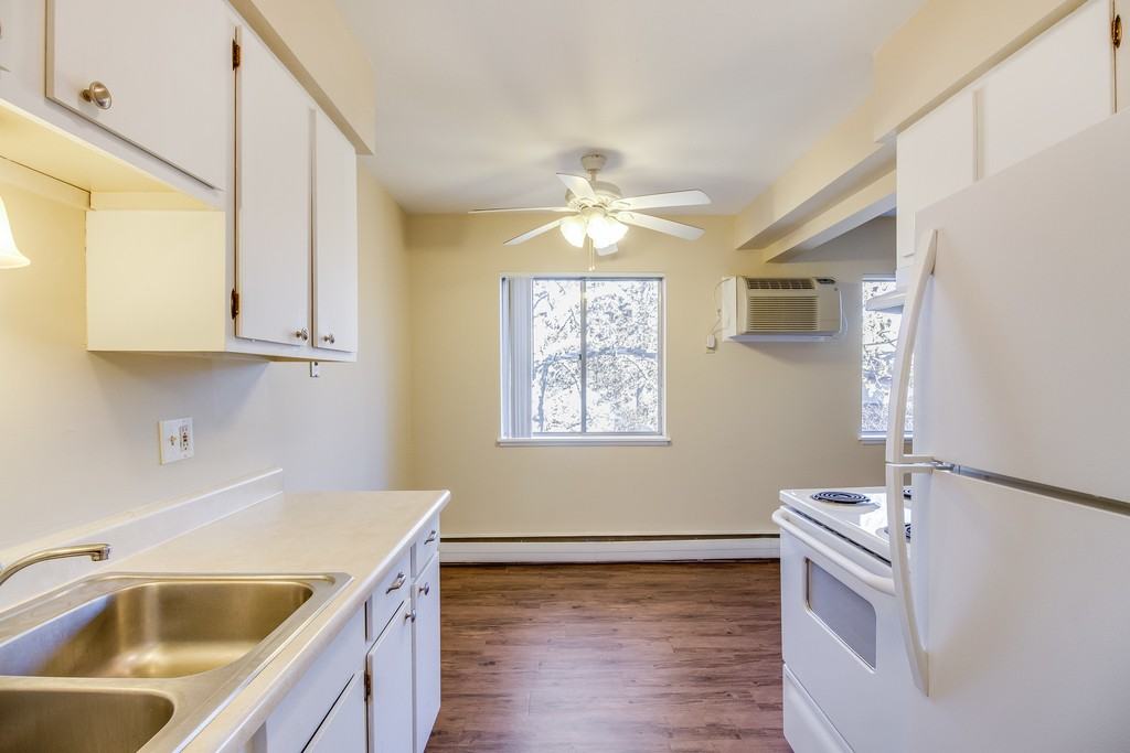 Shiawassee Apartments LLC (723 W Shiawassee, LLC) - Photo 2 of 14