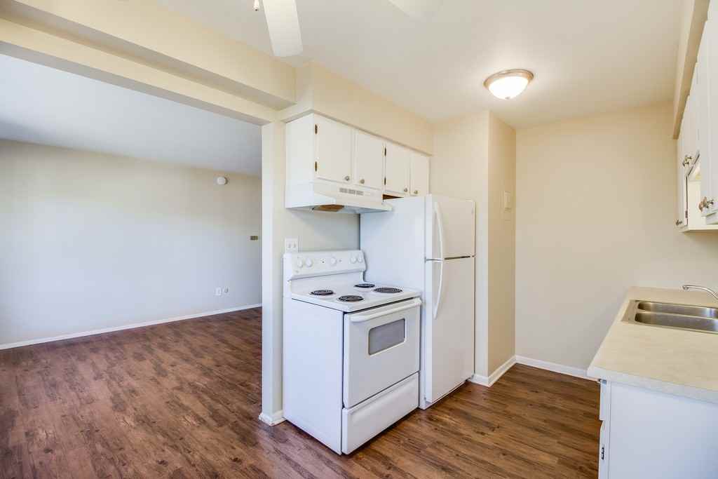 Shiawassee Apartments LLC (723 W Shiawassee, LLC) - Photo 3 of 14