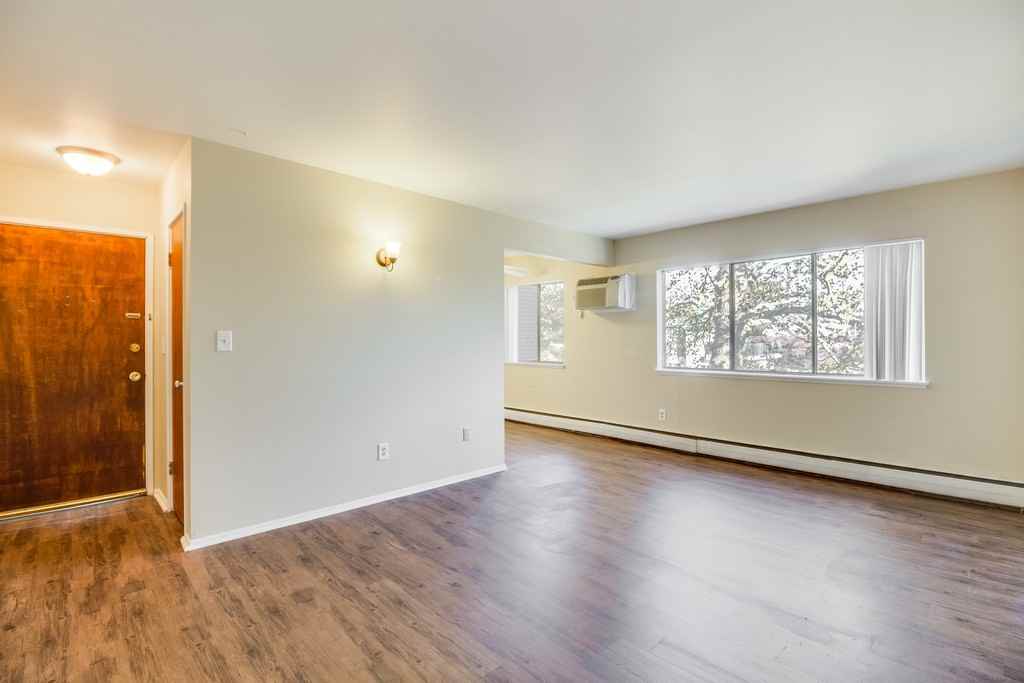 Shiawassee Apartments LLC (723 W Shiawassee, LLC) - Photo 5 of 14