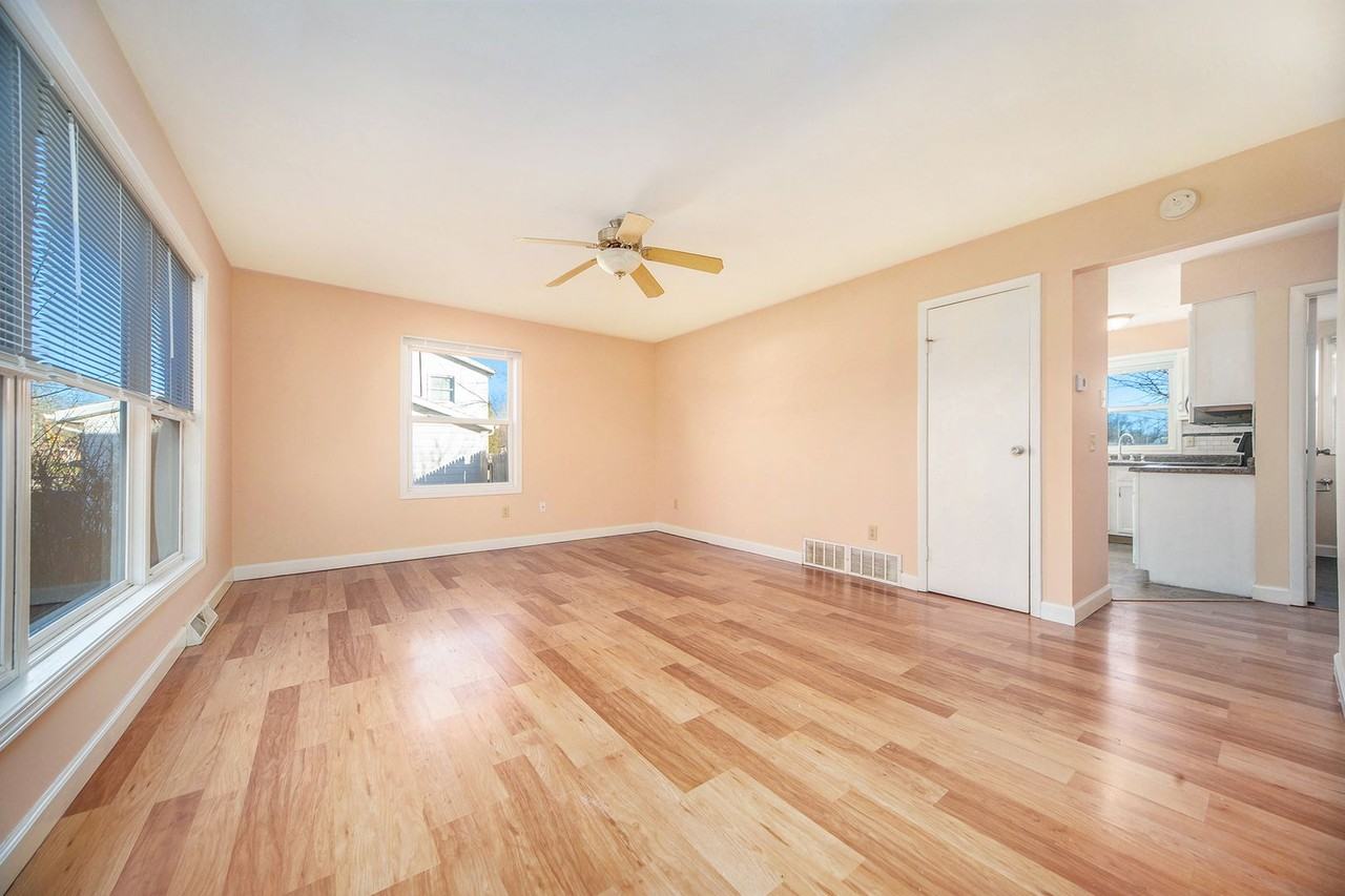 2538 Texel Dr - Photo 3 of 15