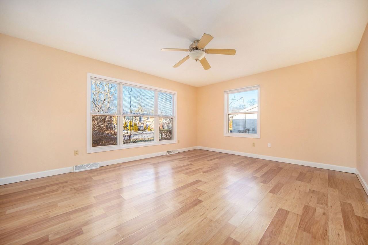 2538 Texel Dr - Photo 4 of 15