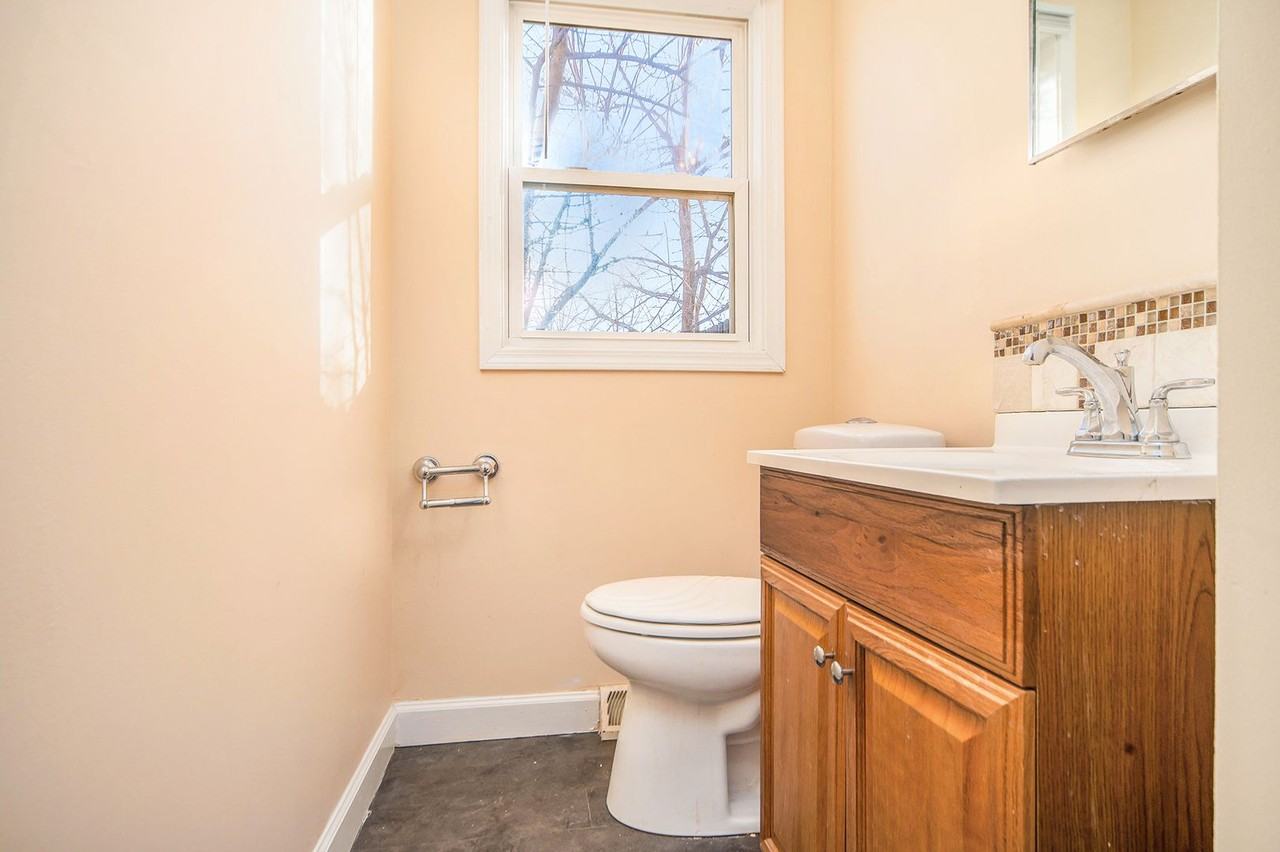 2538 Texel Dr - Photo 5 of 15