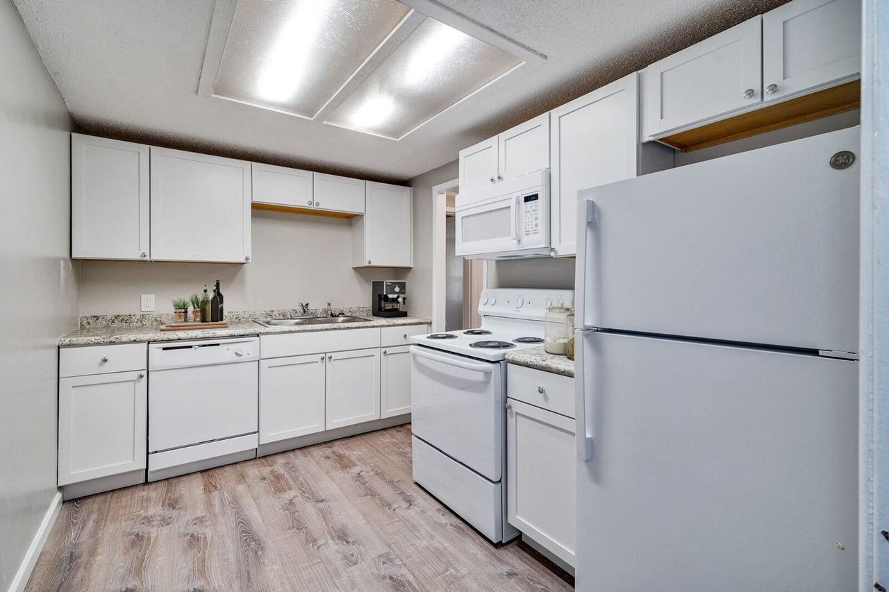 Meadowood Apartments - Photo 4 of 21
