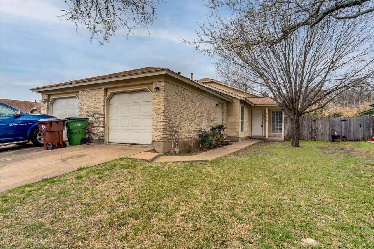 704 Greenlawn Blvd - Photo 2 of 36