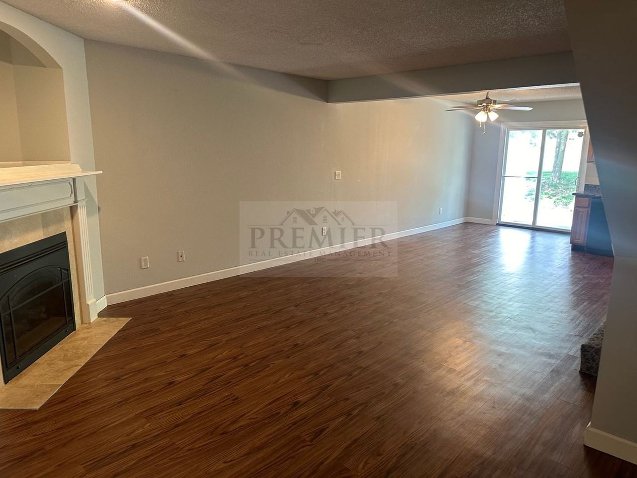 915 Sw Peach Tree Ln - Photo 2 of 18