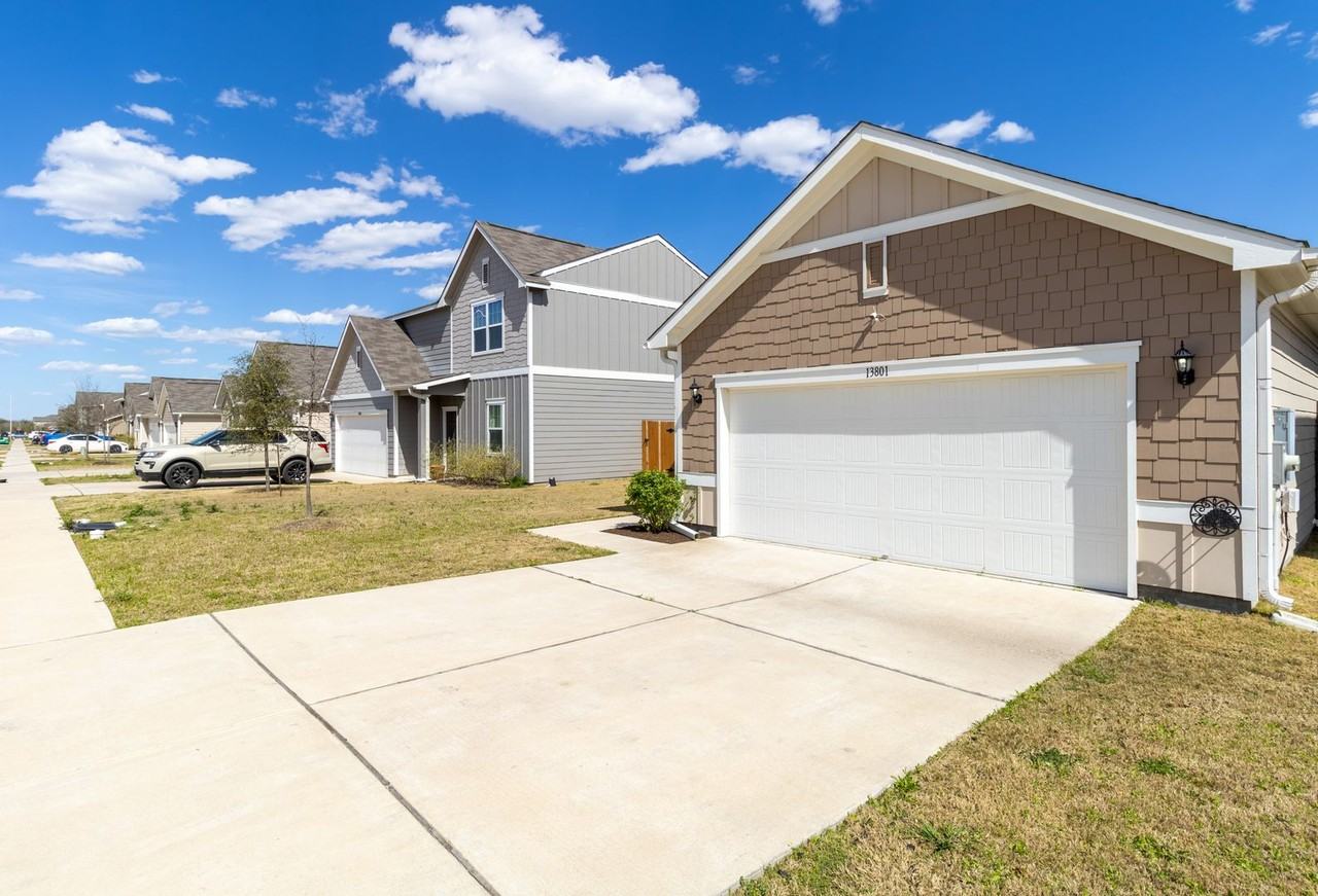 13801 Sherri Berry Way - Photo 3 of 28