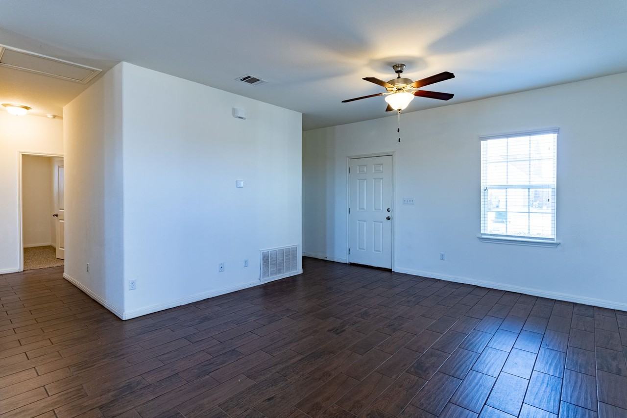 13801 Sherri Berry Way - Photo 4 of 28