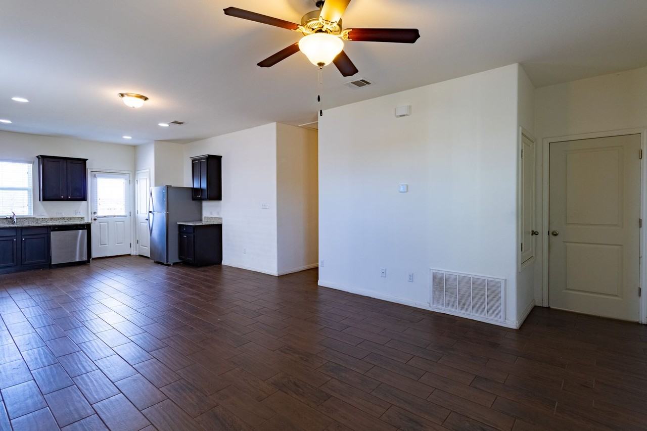 13801 Sherri Berry Way - Photo 5 of 28