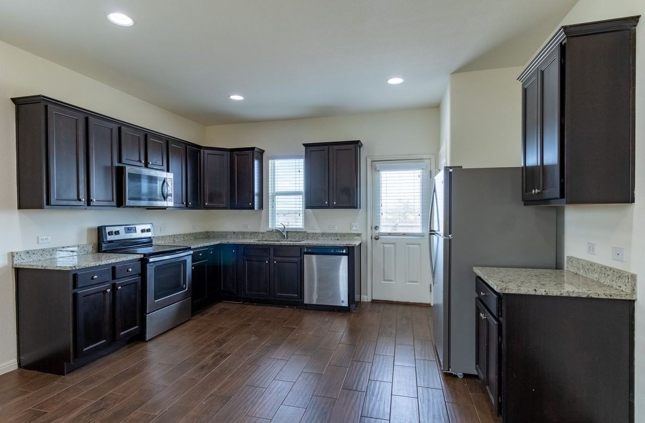 13801 Sherri Berry Way - Photo 7 of 28