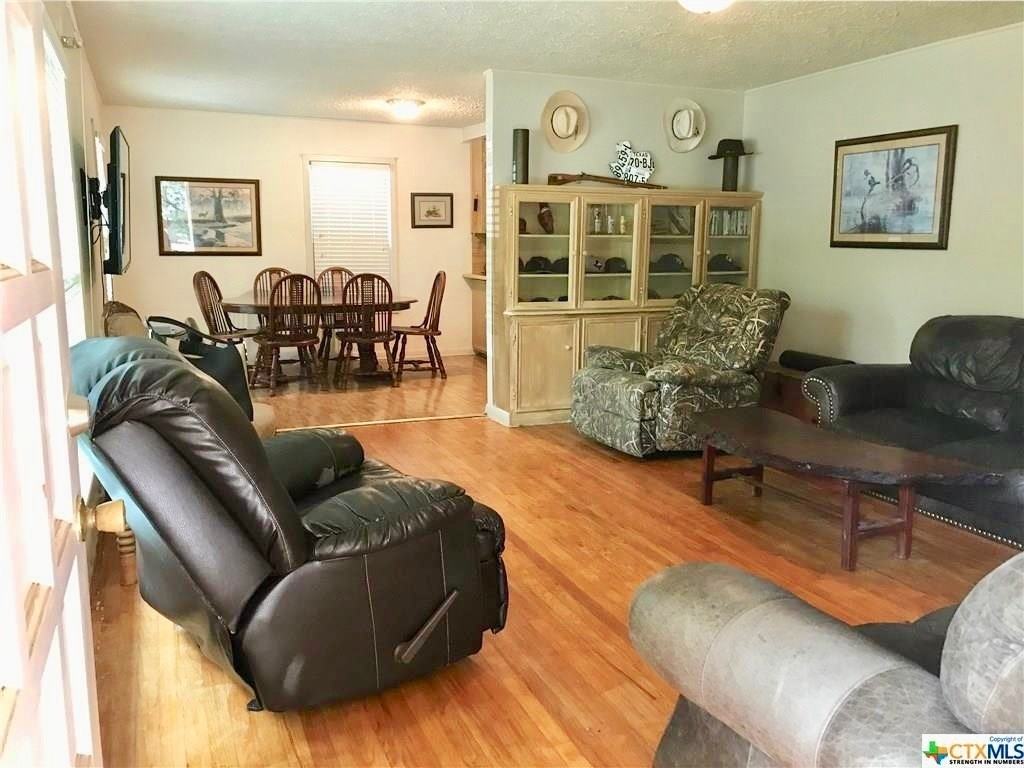 124 E Holland St - Photo 4 of 14