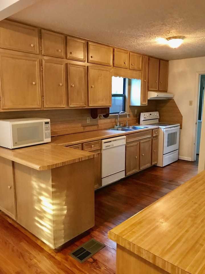 124 E Holland St - Photo 7 of 14