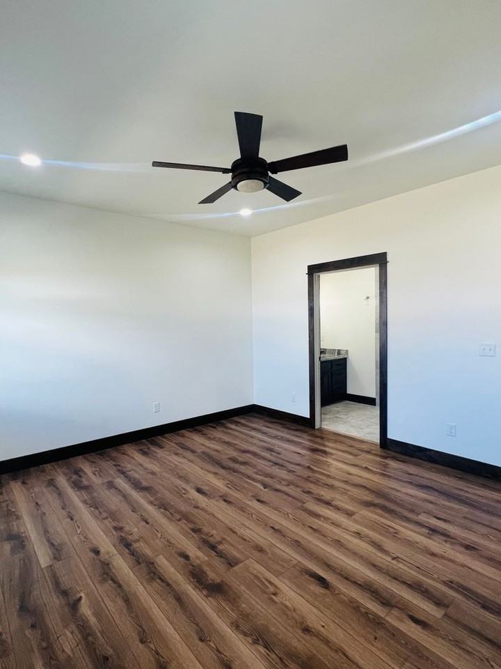 954 Doty Ln - Photo 4 of 22