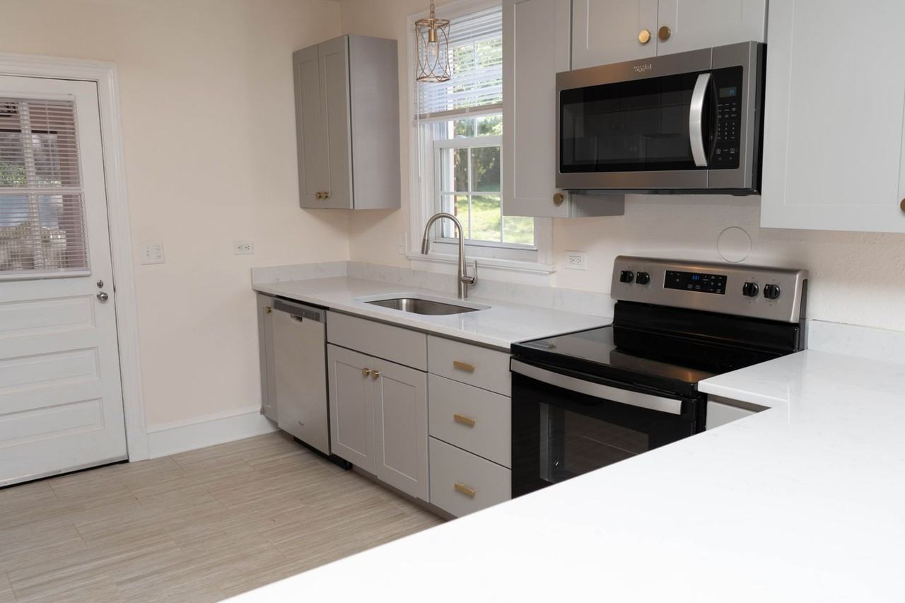 2001 Ivy Rd - Photo 3 of 28