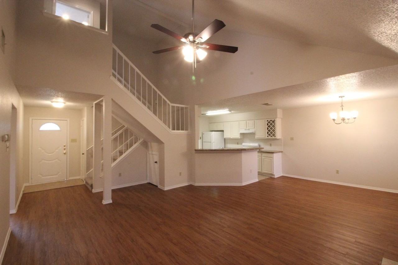 8202 Los Ranchos Dr - Photo 3 of 18