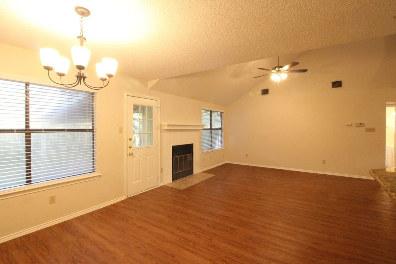 8202 Los Ranchos Dr - Photo 5 of 18