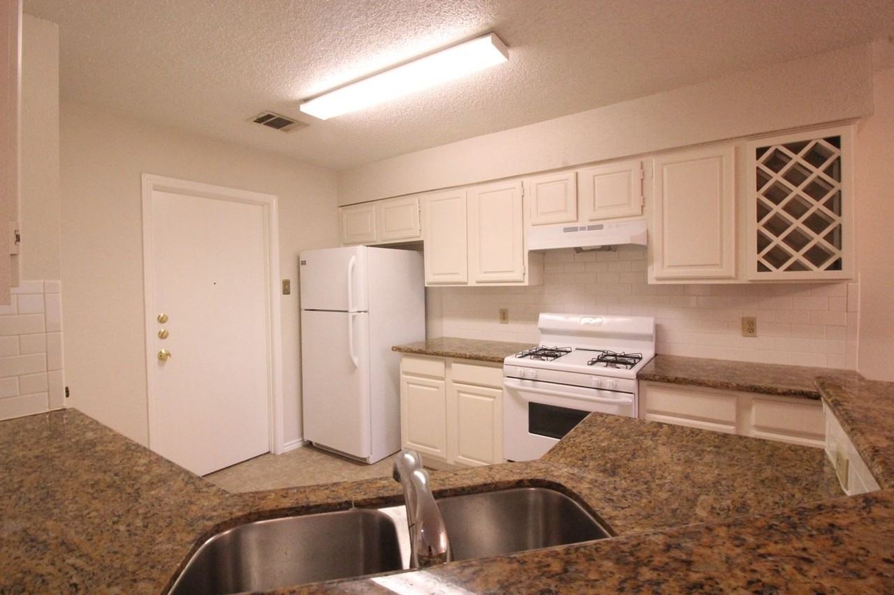 8202 Los Ranchos Dr - Photo 6 of 18