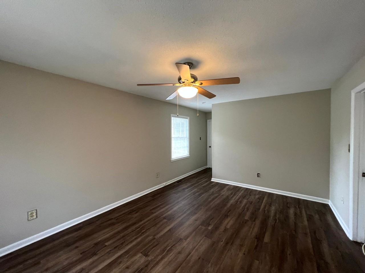 109 Deerfield Dr - Photo 2 of 20
