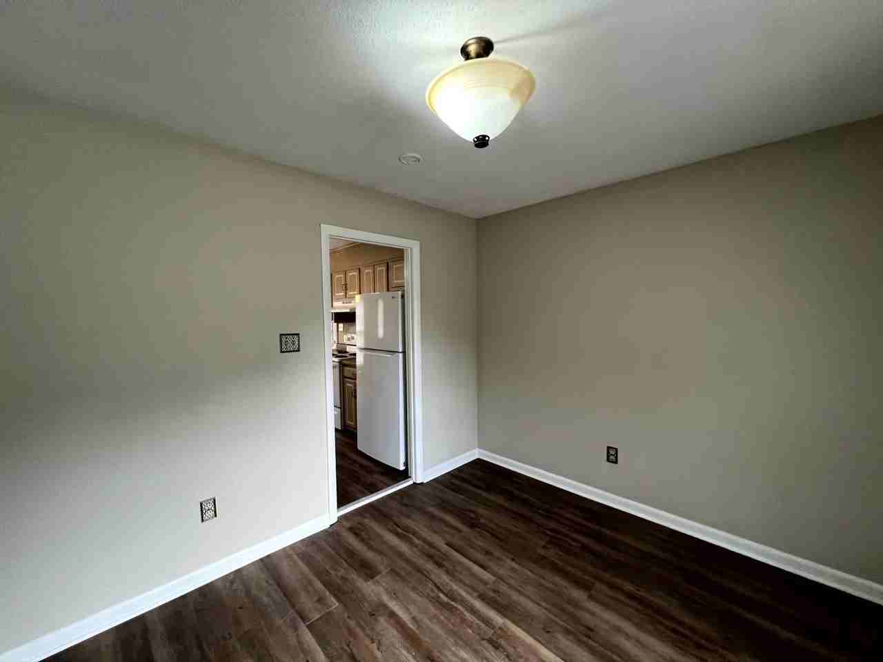 109 Deerfield Dr - Photo 4 of 20