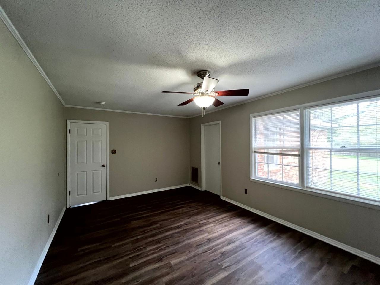 109 Deerfield Dr - Photo 6 of 20