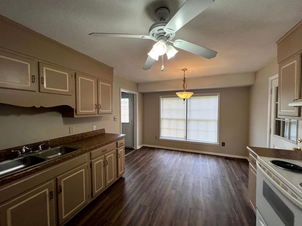 109 Deerfield Dr - Photo 7 of 20