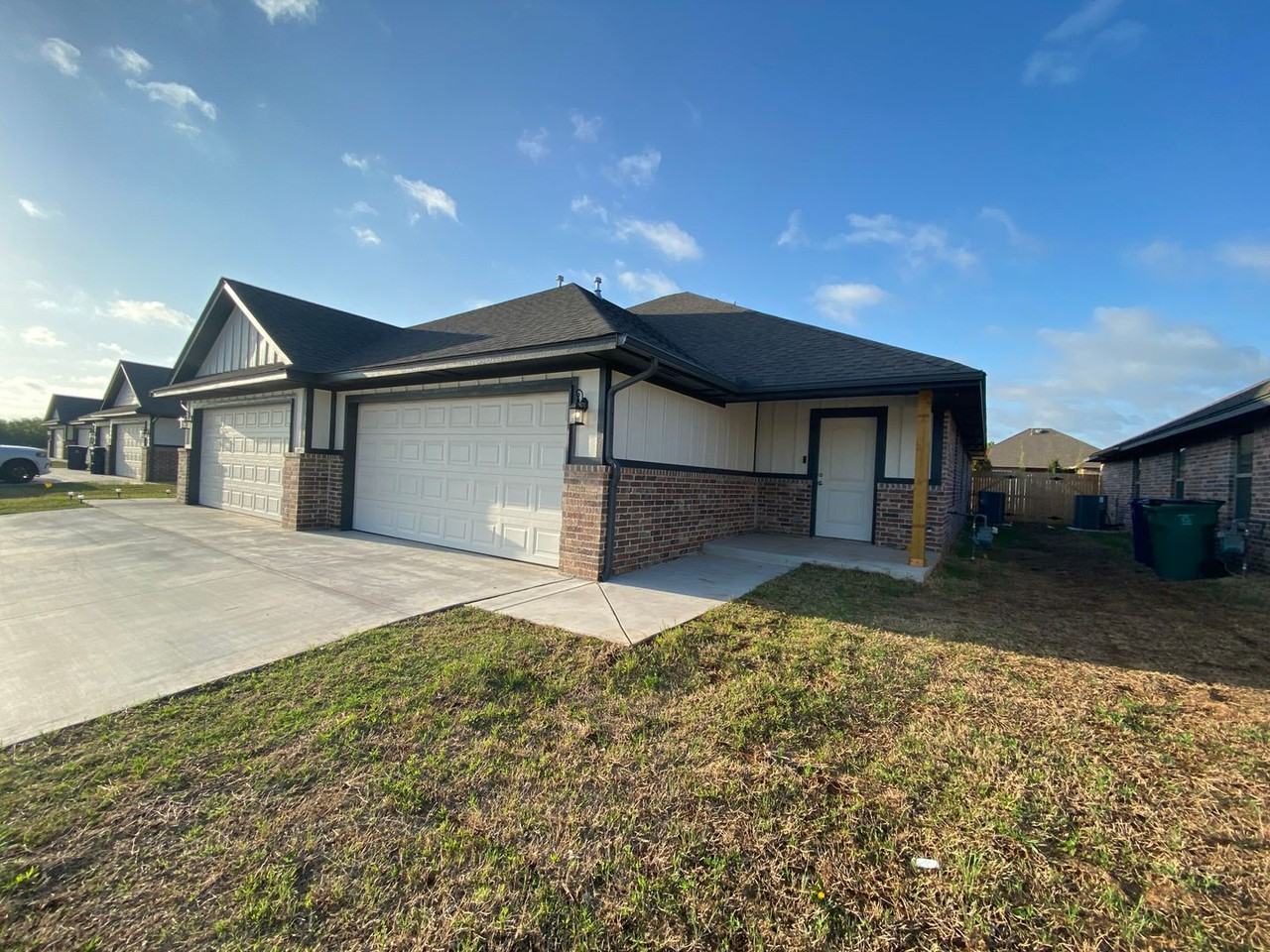 10910 Nw 119th St - Photo 2 of 11