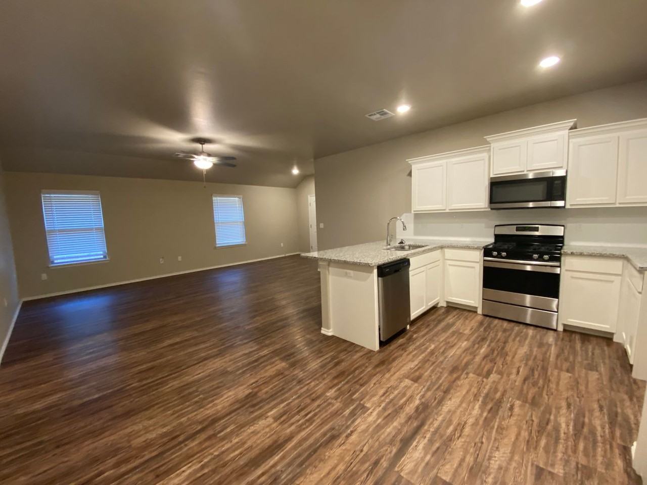 10910 Nw 119th St - Photo 5 of 11