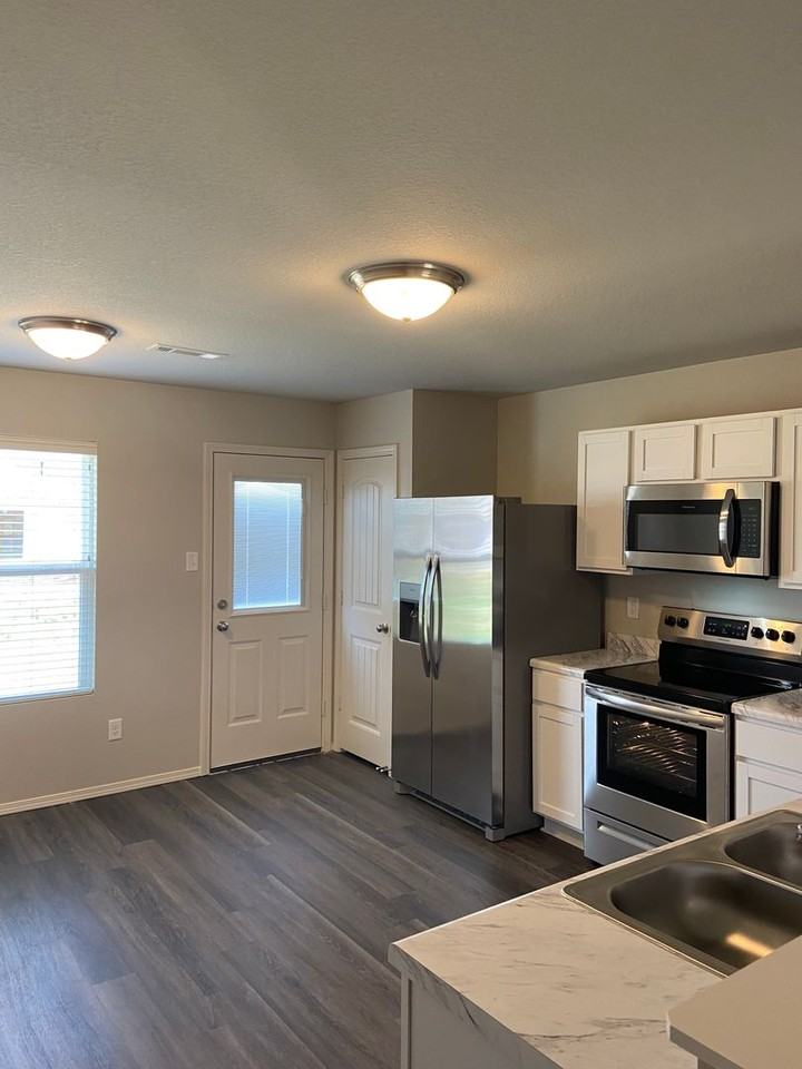 1700 Raden St - Photo 6 of 20