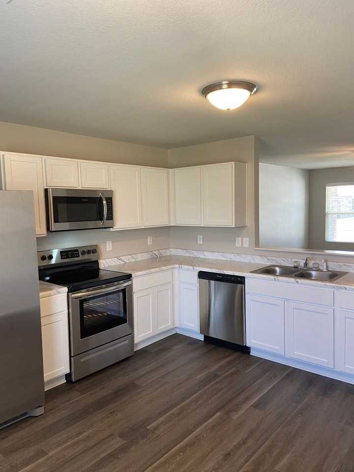 1700 Raden St - Photo 7 of 20