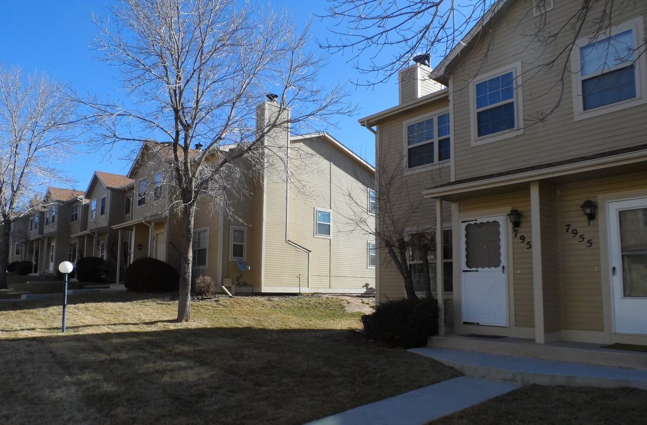 7957 Lexington Park Dr - Photo 3 of 19