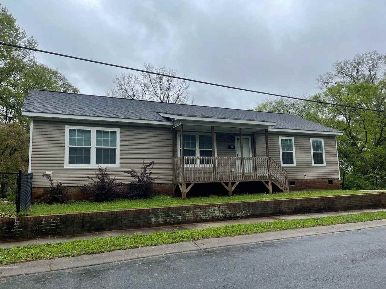 237 Sylvania Ave - Photo 2 of 18