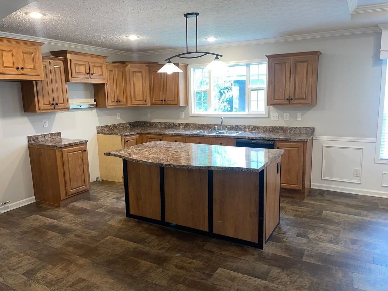 237 Sylvania Ave - Photo 4 of 18