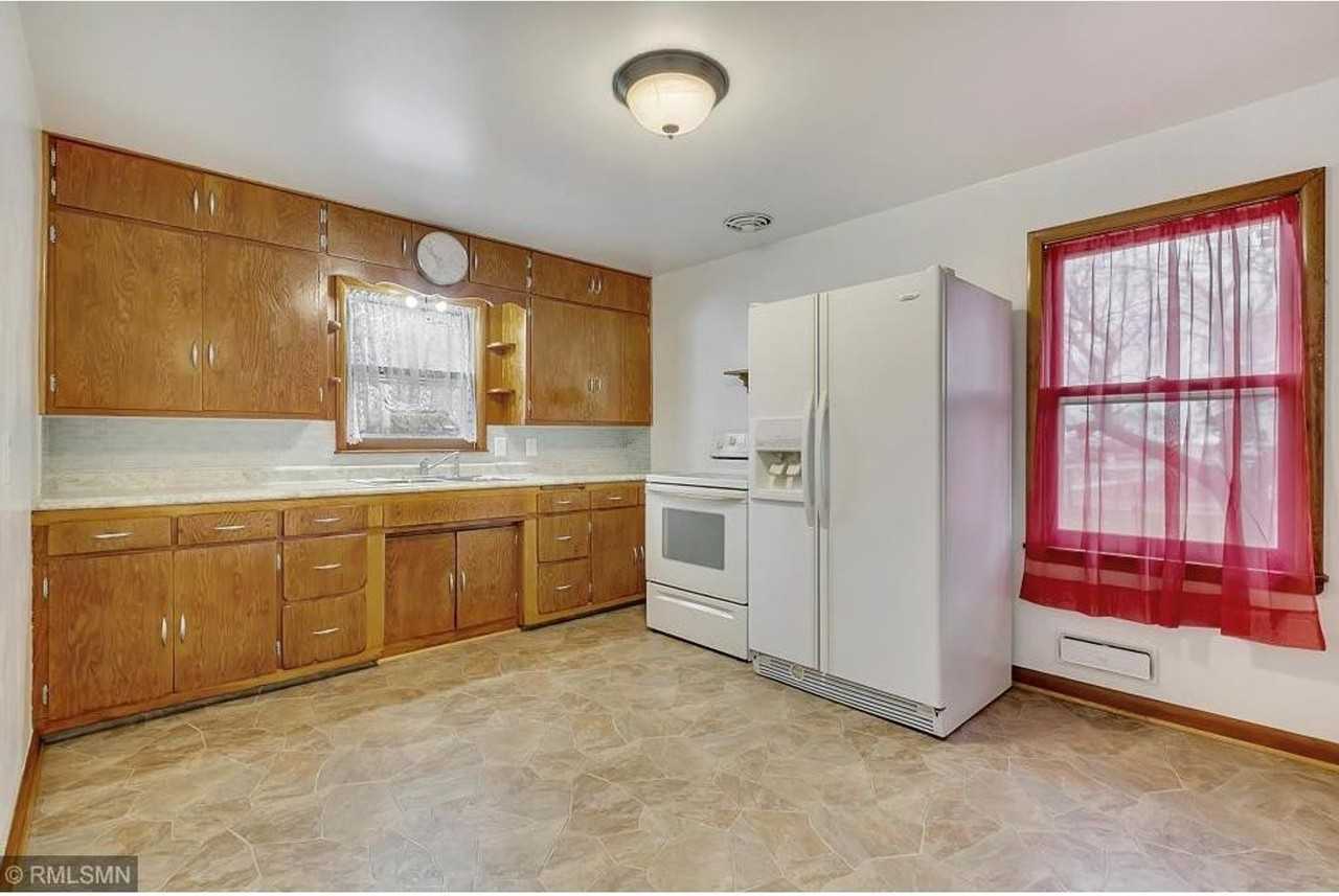 452 25th Ave N - Photo 3 of 9