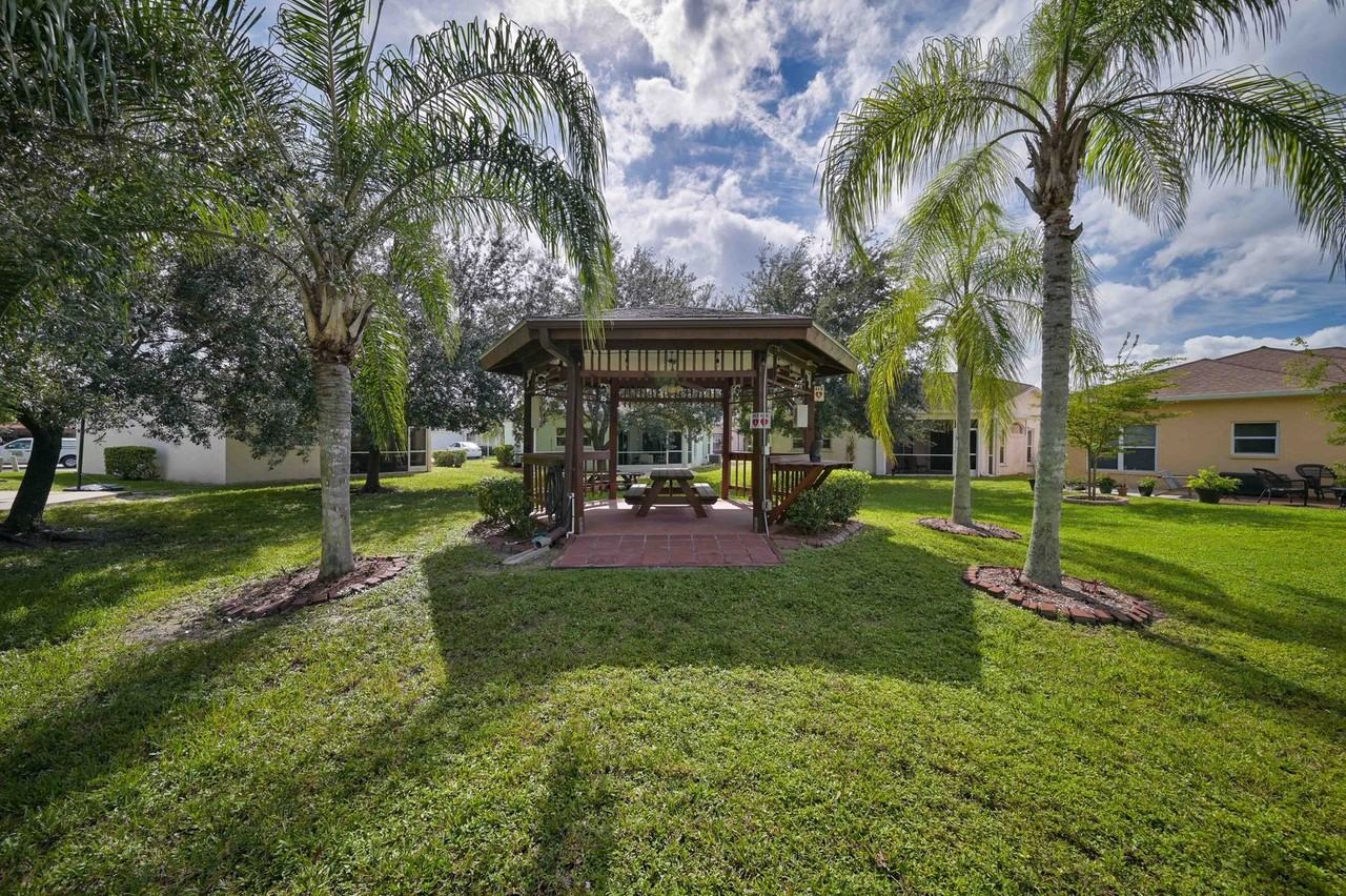 10706 Pearl Bay Cir - Photo 2 of 20