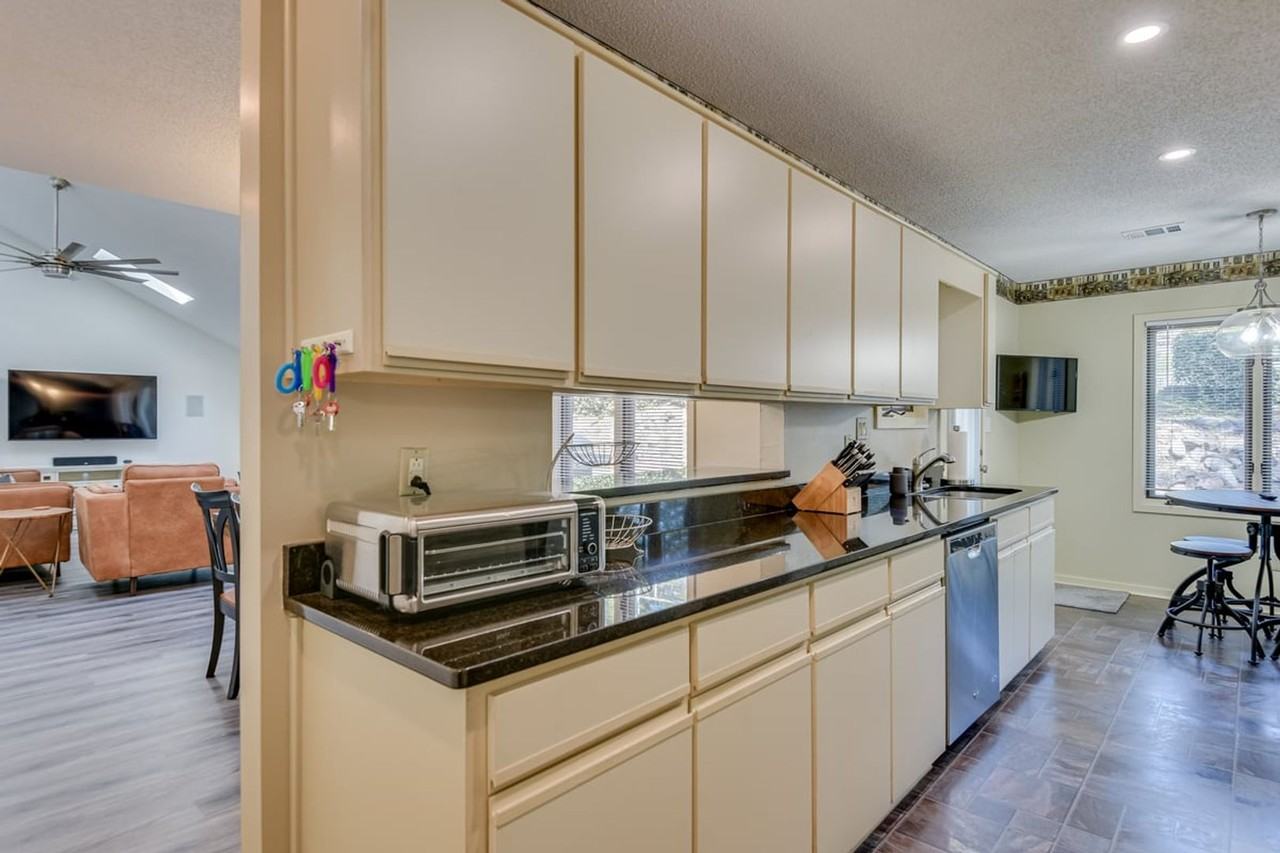 3247 Summerchase Cir - Photo 3 of 14