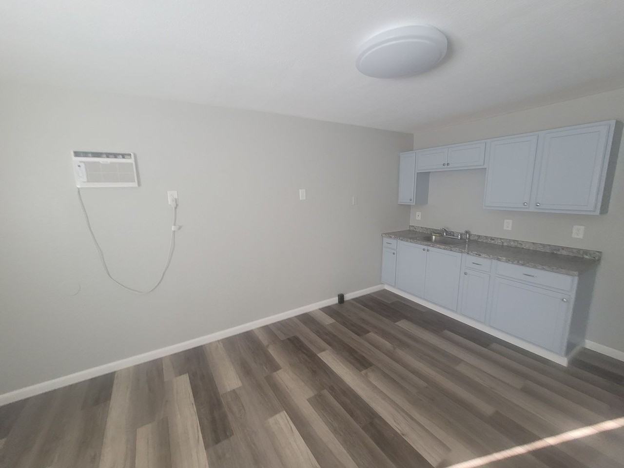 5728 Leeland - Photo 2 of 6