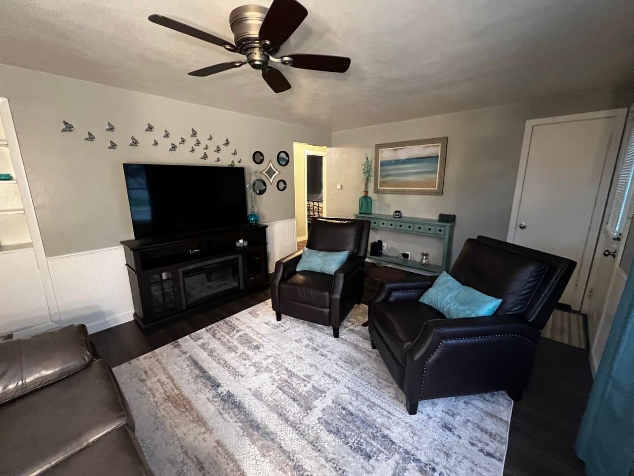 1831 S Oneida St - Photo 4 of 11