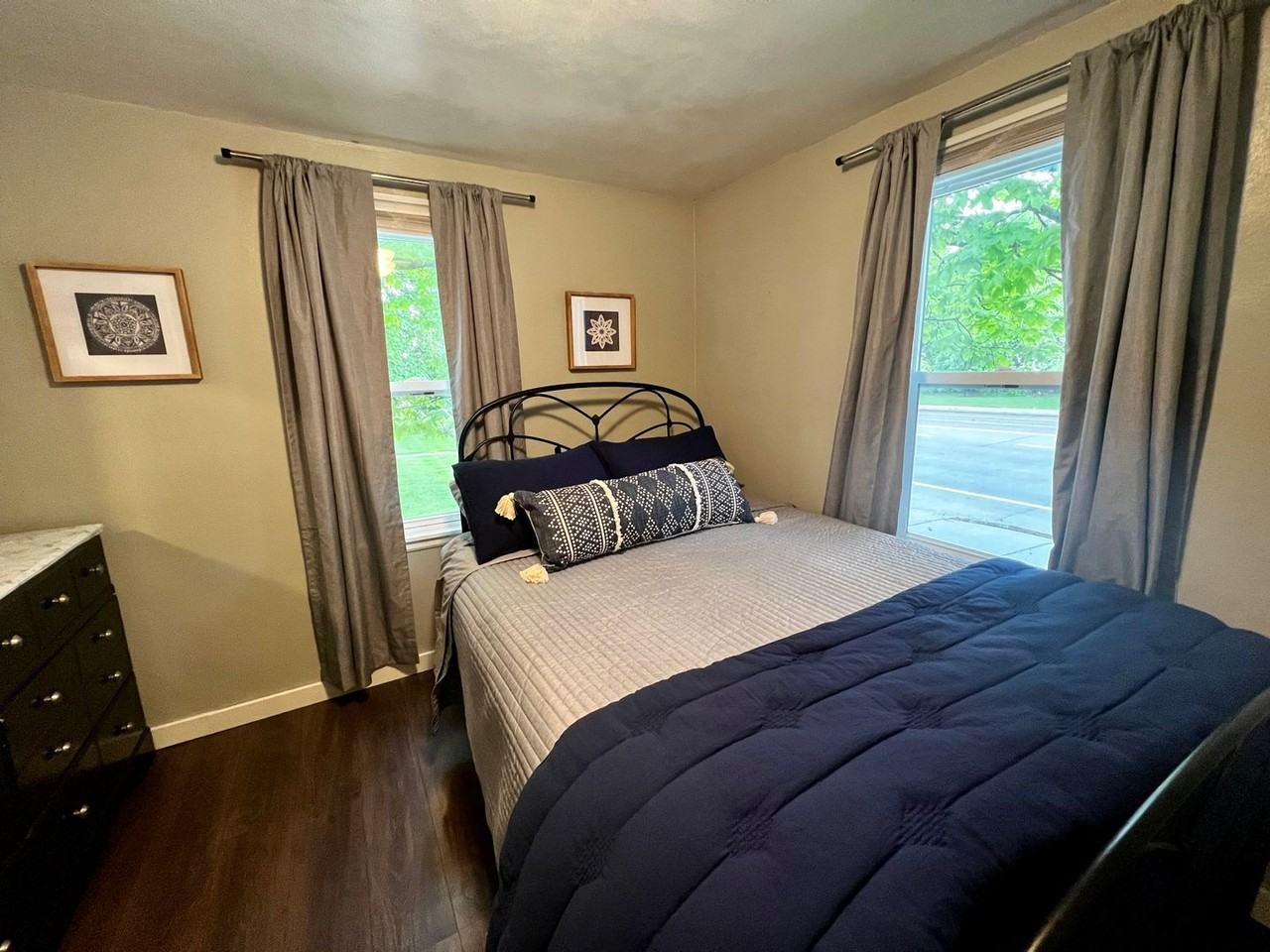 1831 S Oneida St - Photo 5 of 11