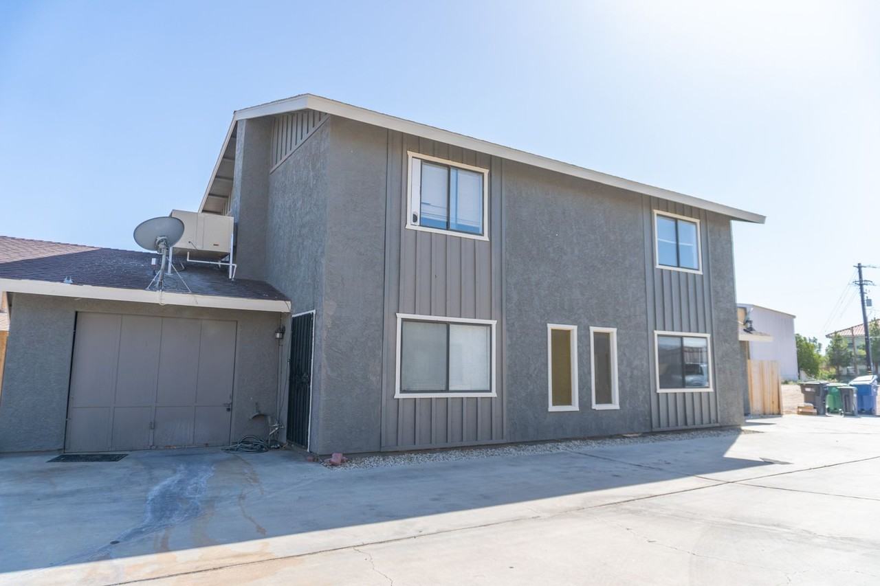 1024 W Atkins Ave - Photo 2 of 14