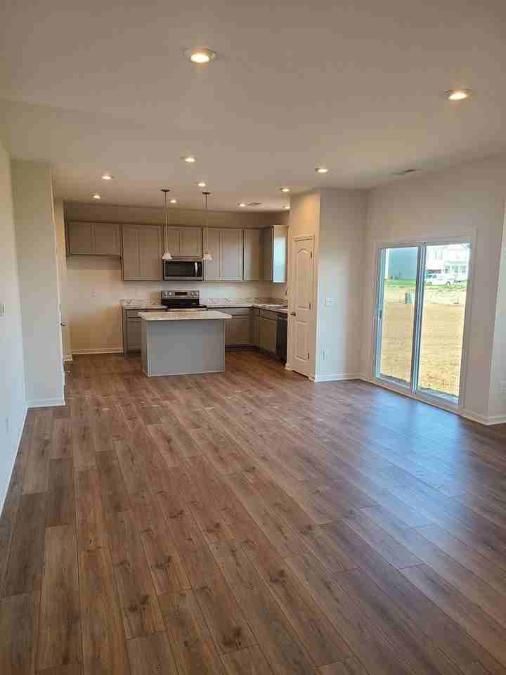 81 Hutchison St - Photo 2 of 18