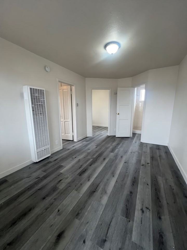 10019 S. Hoover St. - Photo 4 of 7