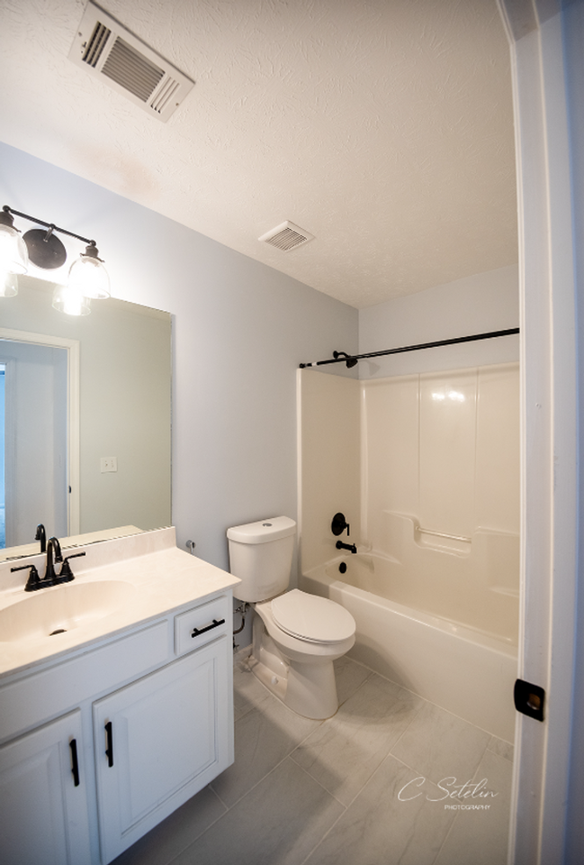 3008 Thornberry Cir - Photo 4 of 22