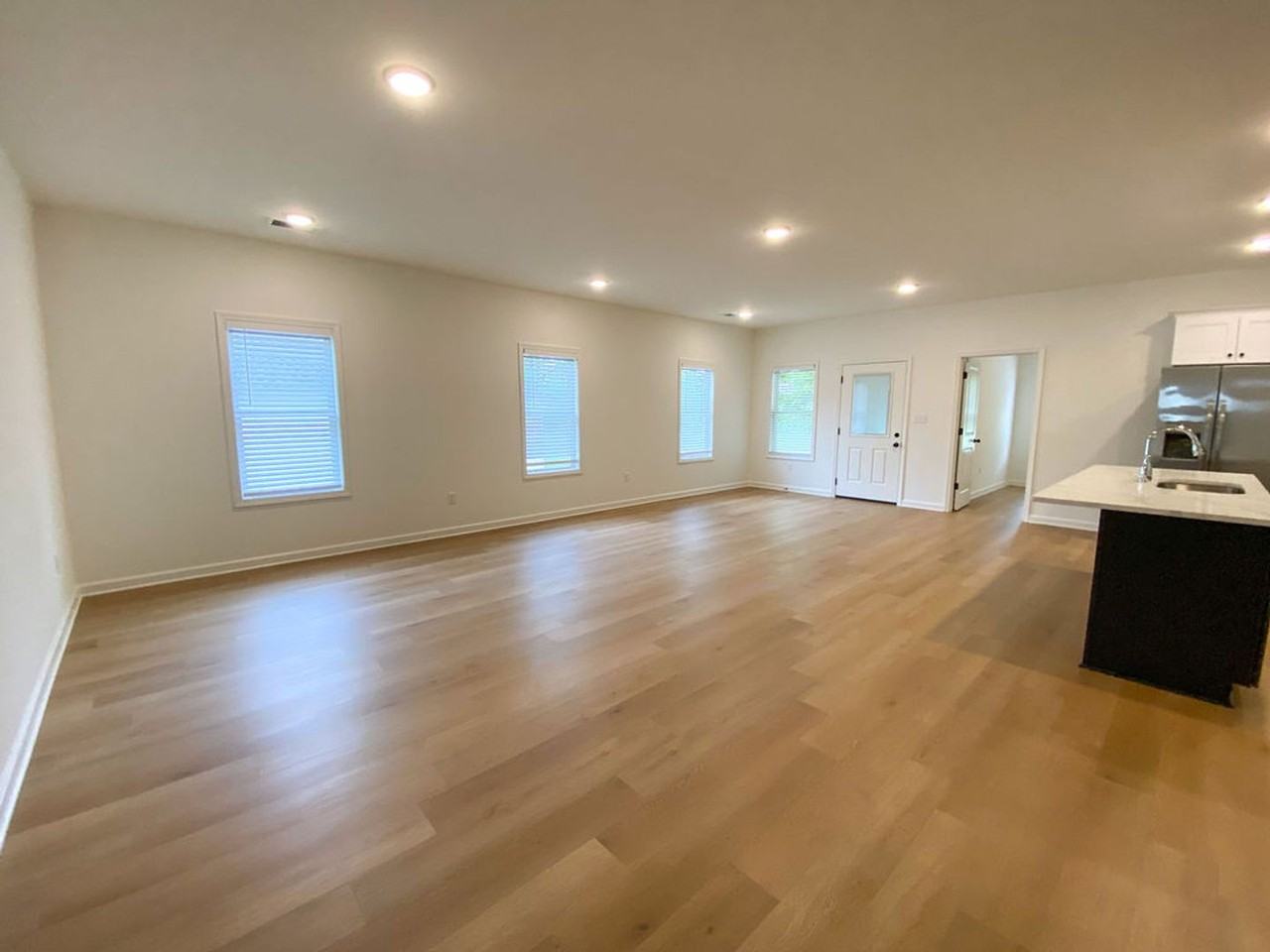95 Oak Ave - Photo 4 of 22
