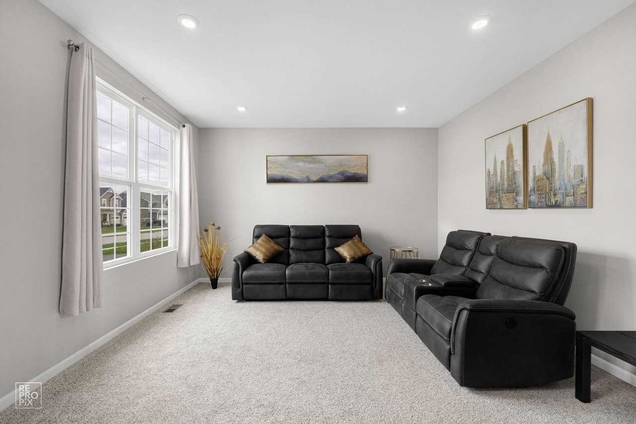 24502 W Magnetic Way - Photo 2 of 15