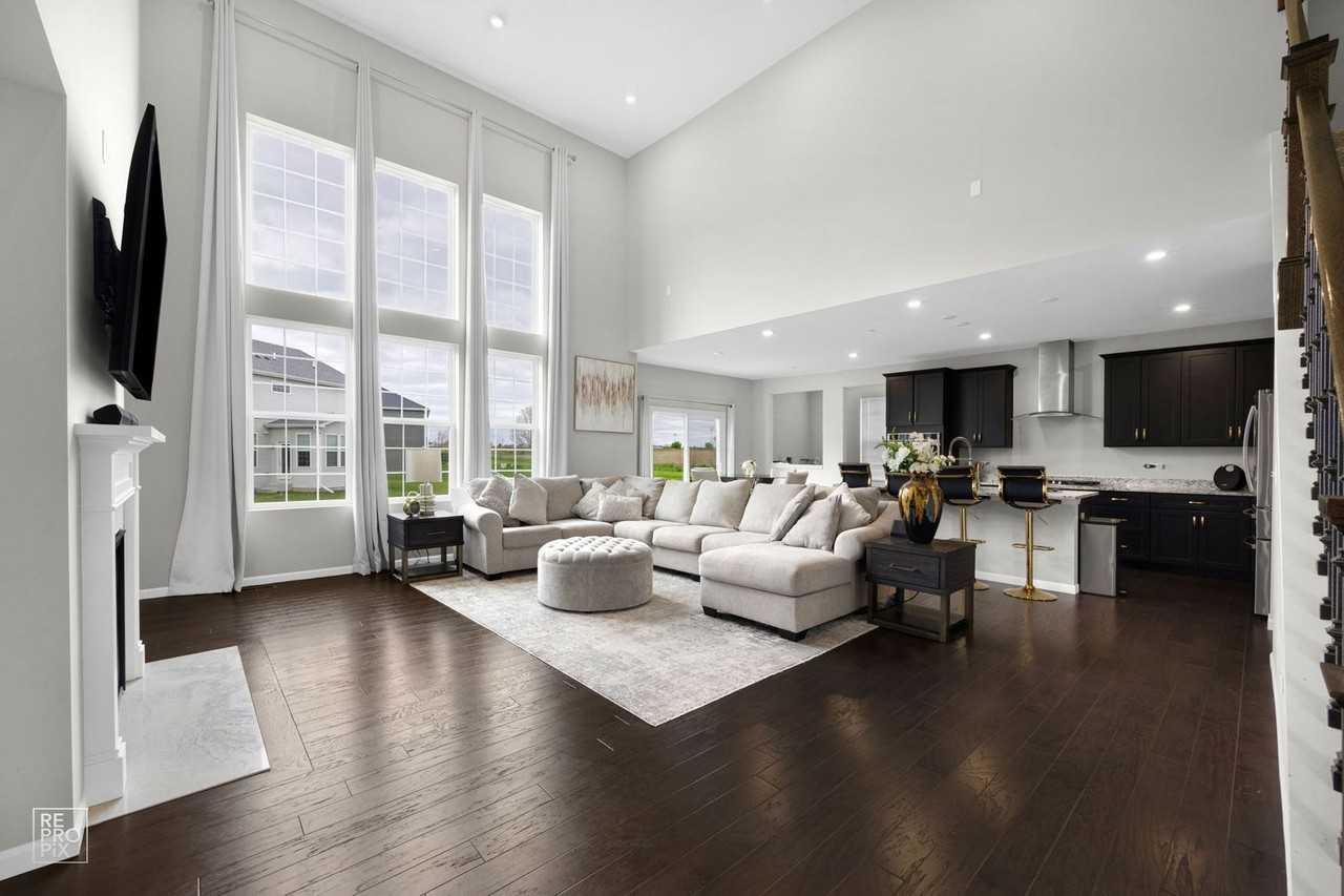 24502 W Magnetic Way - Photo 4 of 15