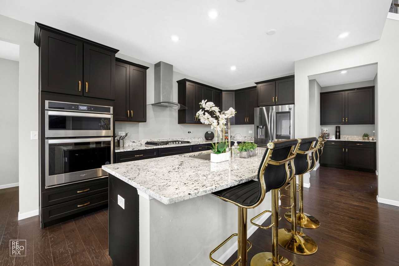 24502 W Magnetic Way - Photo 6 of 15
