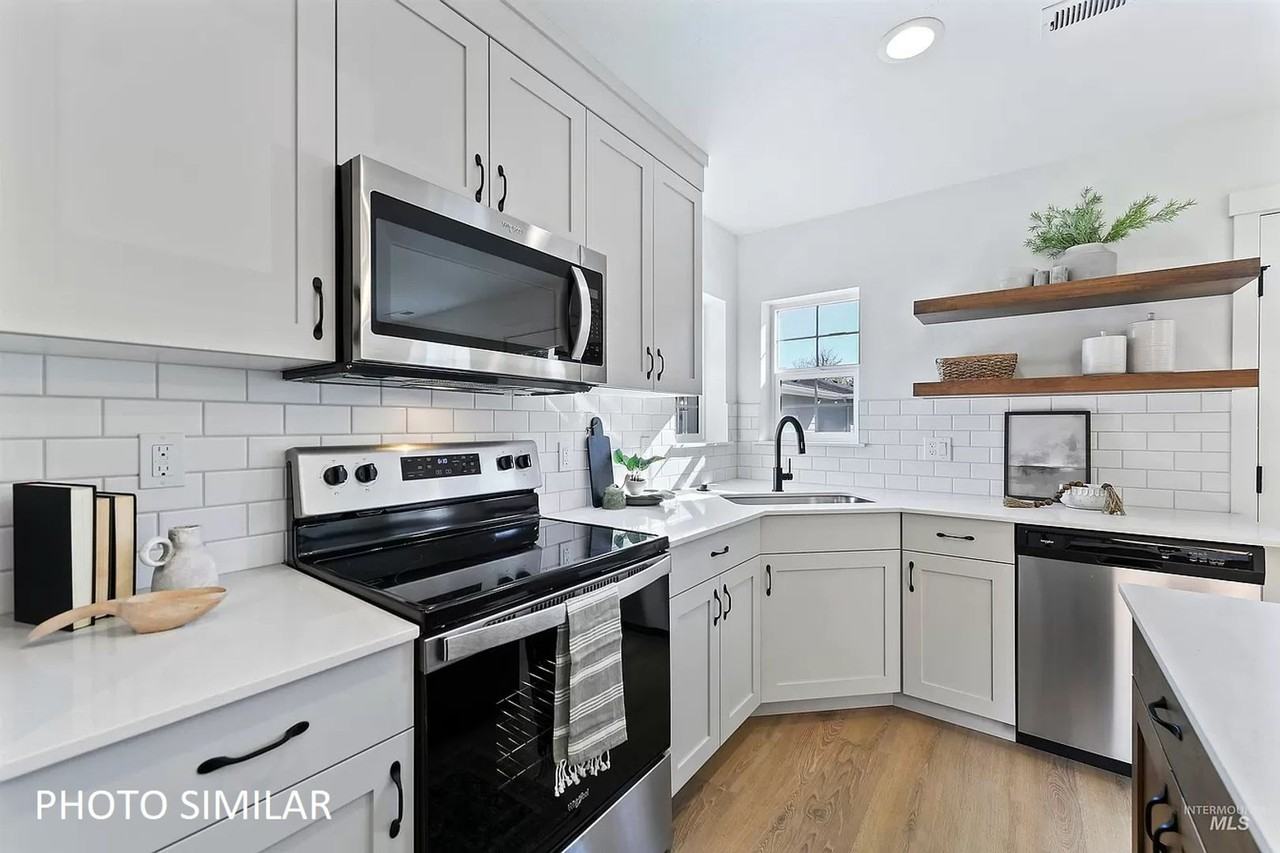 1150 W Ivywild St - Photo 3 of 17