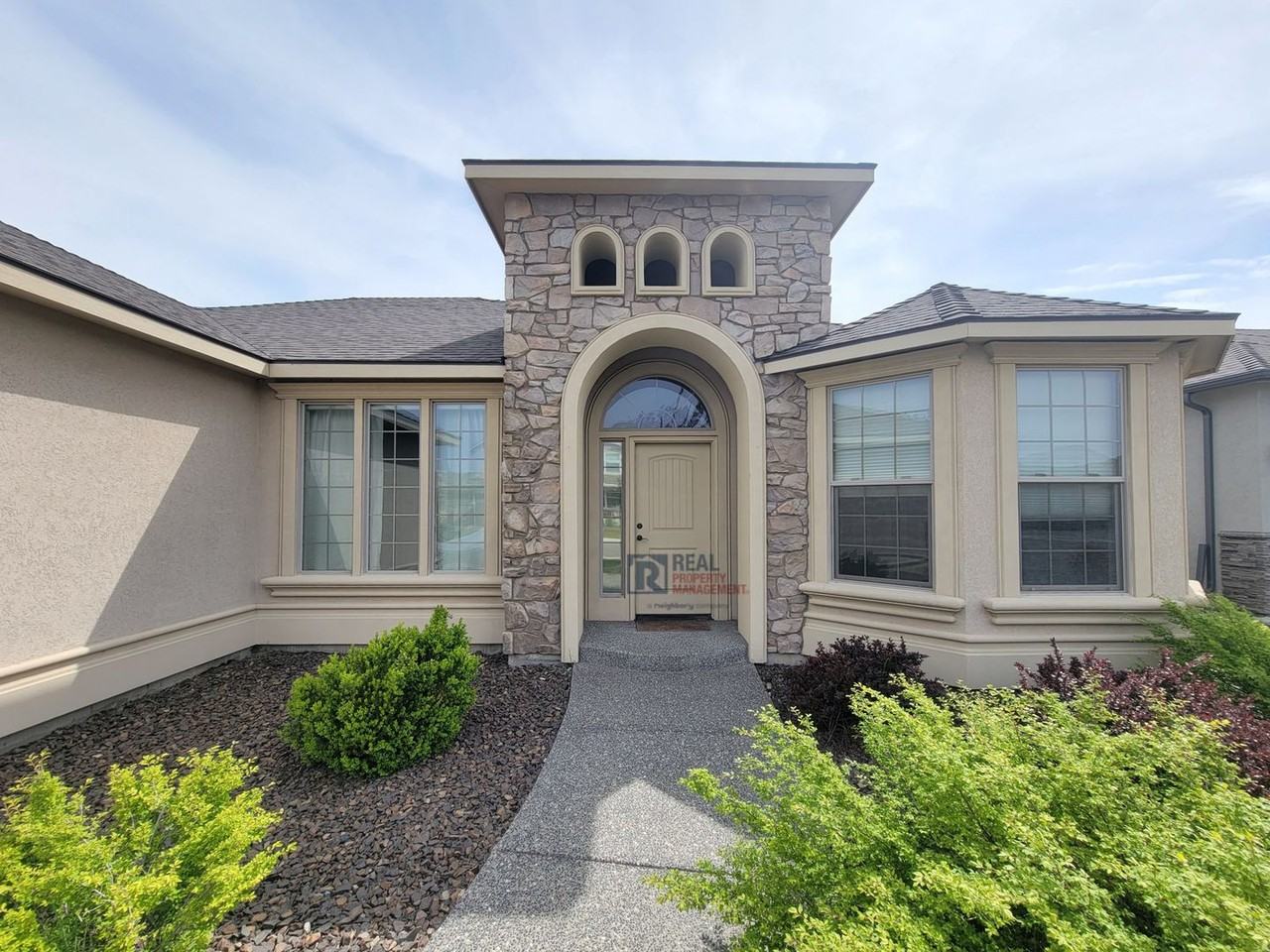 2318 Coppercreek St - Photo 2 of 24