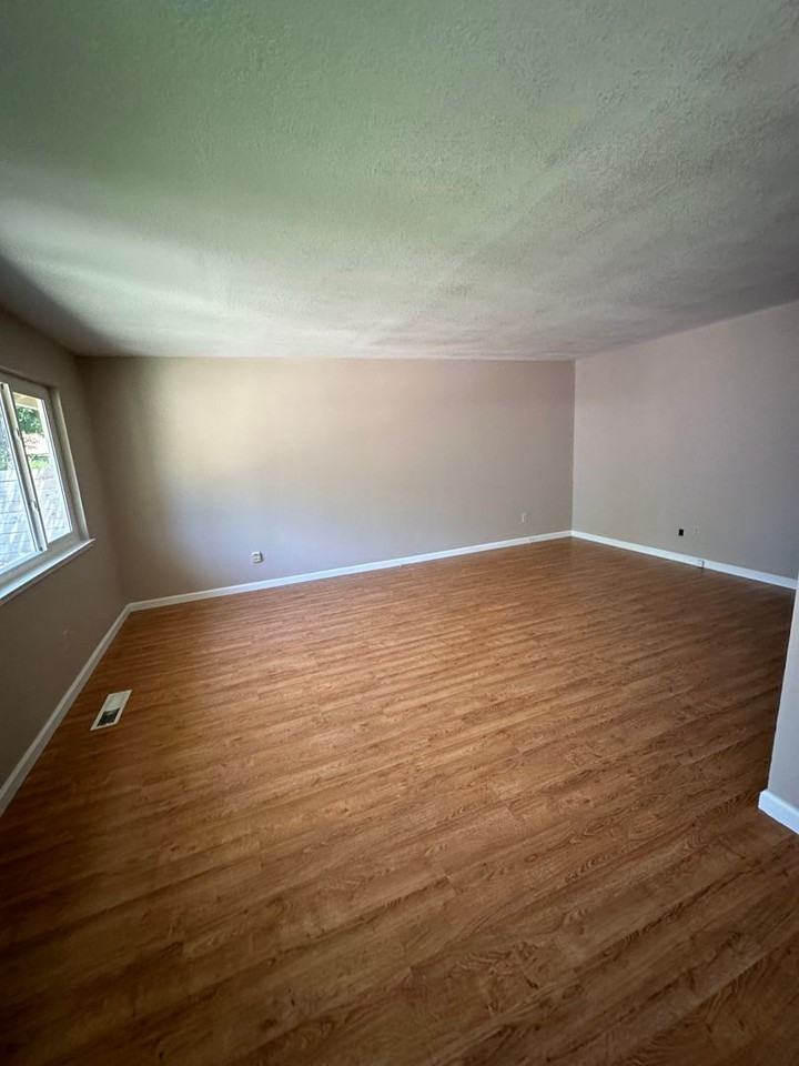 1917 Rossmoor Way - Photo 6 of 16