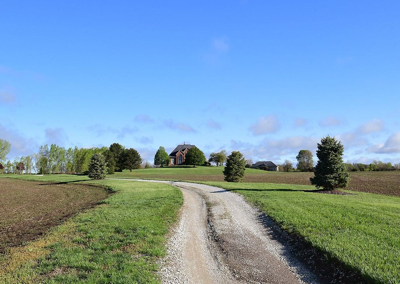 22050 Edgewater Rd - Photo 2 of 46